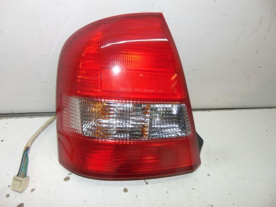 mazda 323 1998 a 2002  farolim trás esquerdo