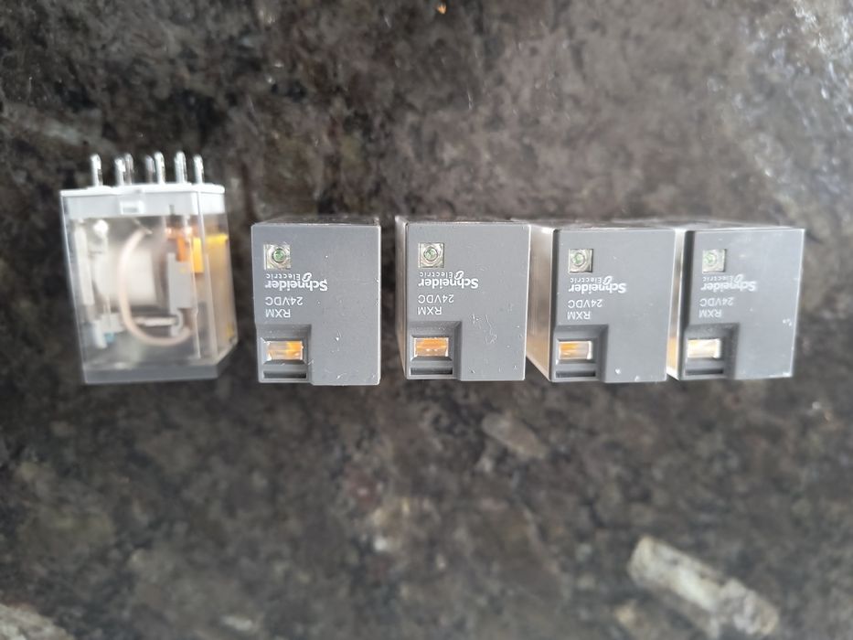 Przekaźnik Schneider interfejsowy 24V