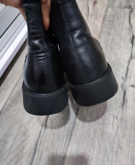 Ботинки кожаные.39 размер.