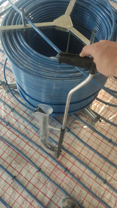 Такер для труб теплої підлоги