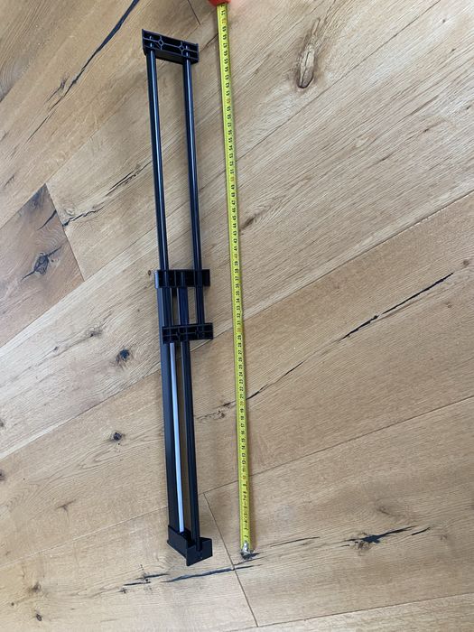 Wieszak na ubrania wewnętrzny  do montażu wewnatrz szafy, wysuwany