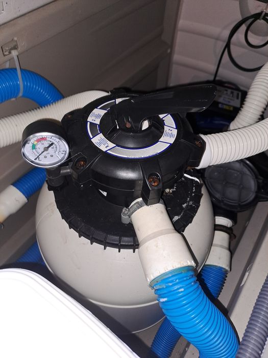 Bomba, filtro, escadas e quadro eléctrico de piscina