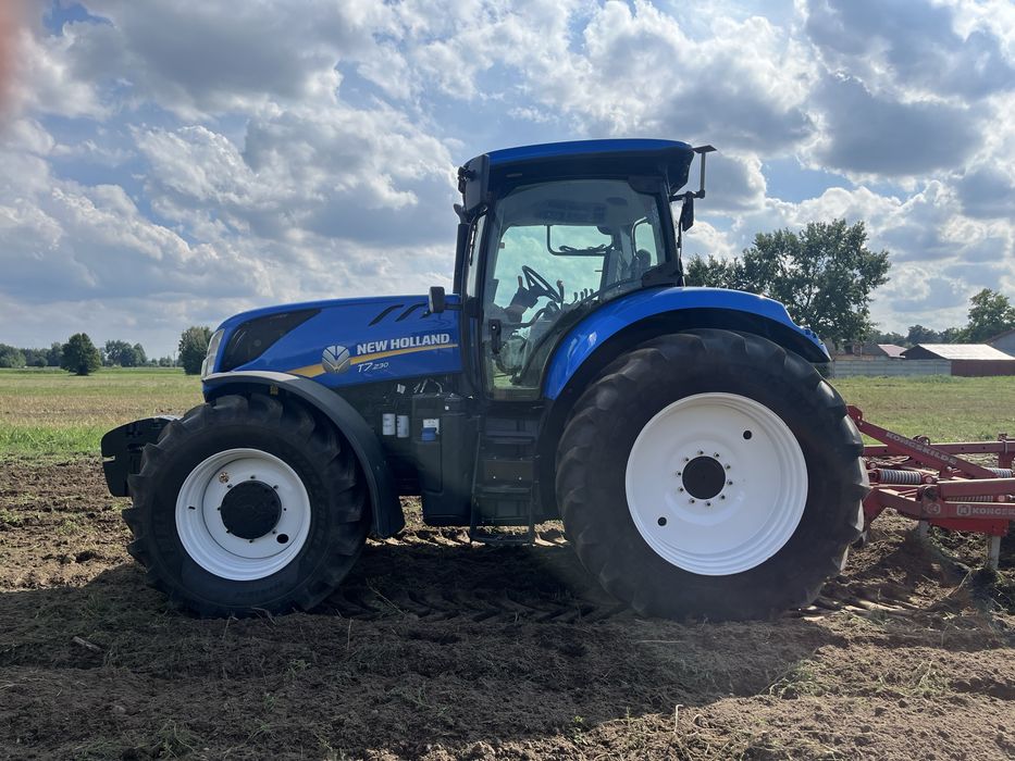 New Holland T7230