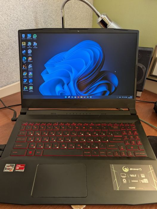 Ноутбук MSI Bravo-15