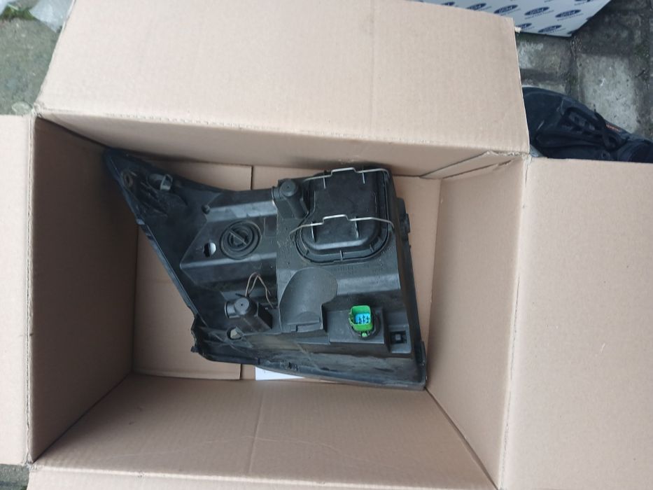 Фара форд транзит 2011 рік