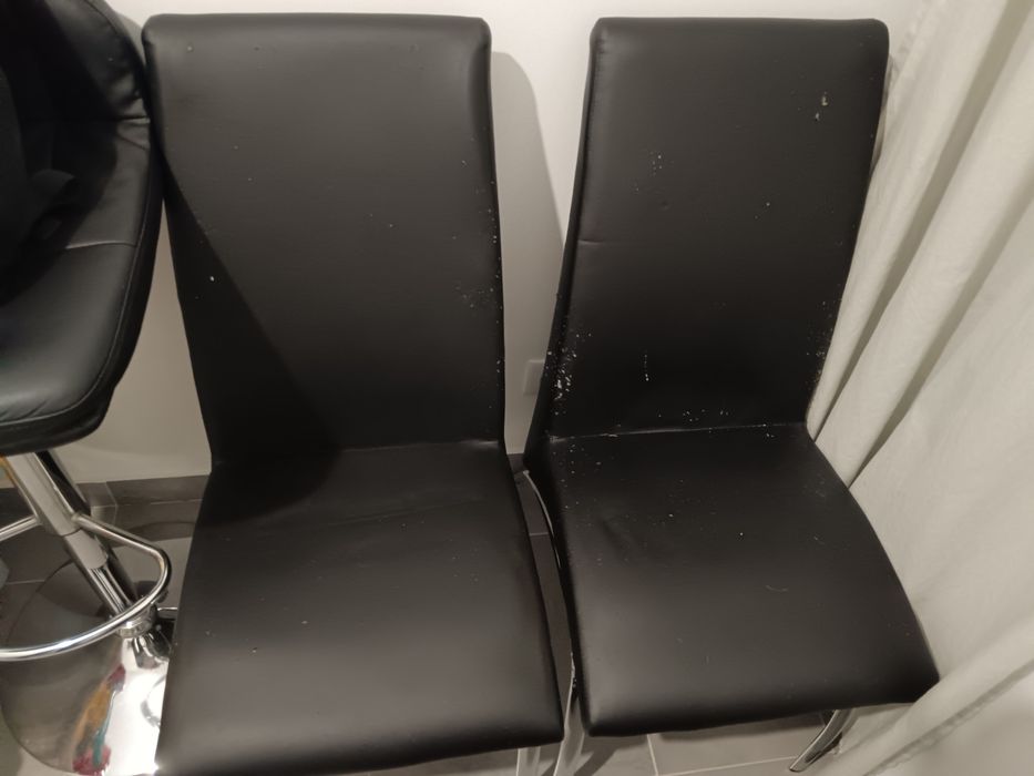 Cadeiras de sala cor preta  em napa