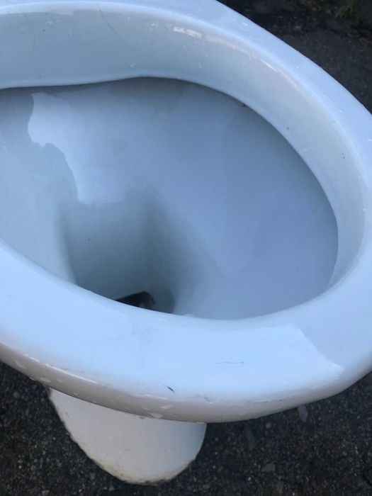 Продам унитаз б у