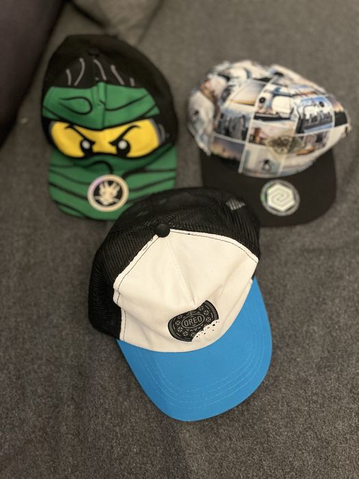 Czapki z daszkiem H&M.