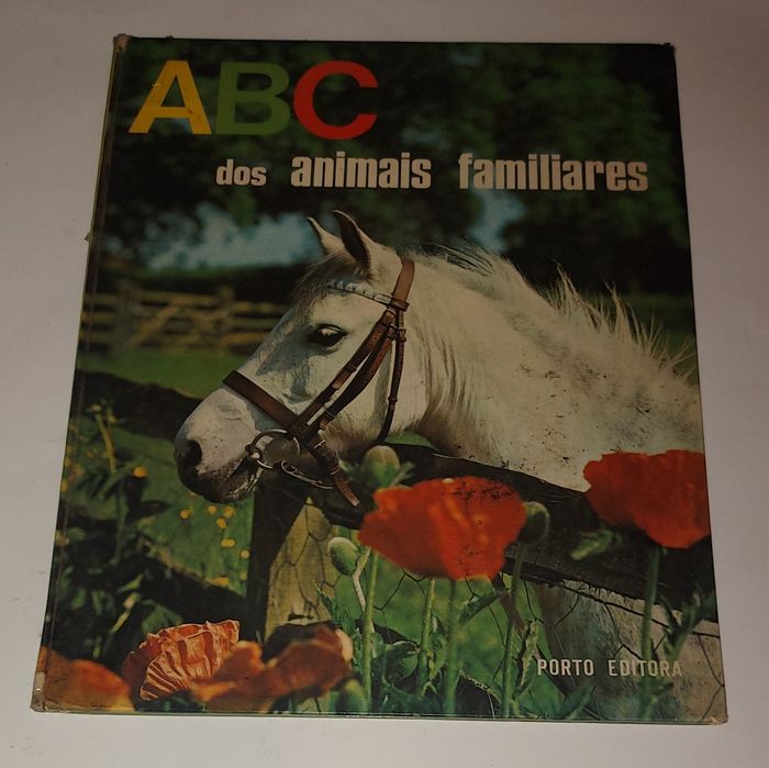 Livro educativo "ABC dos Animais Familiares"
