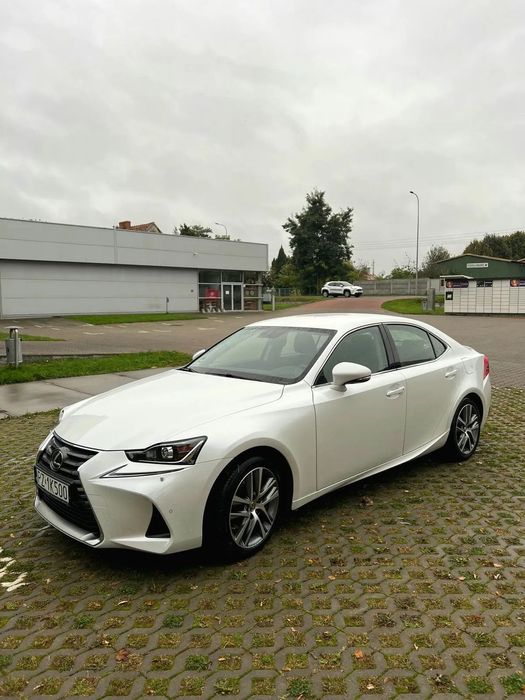 Lexus IS