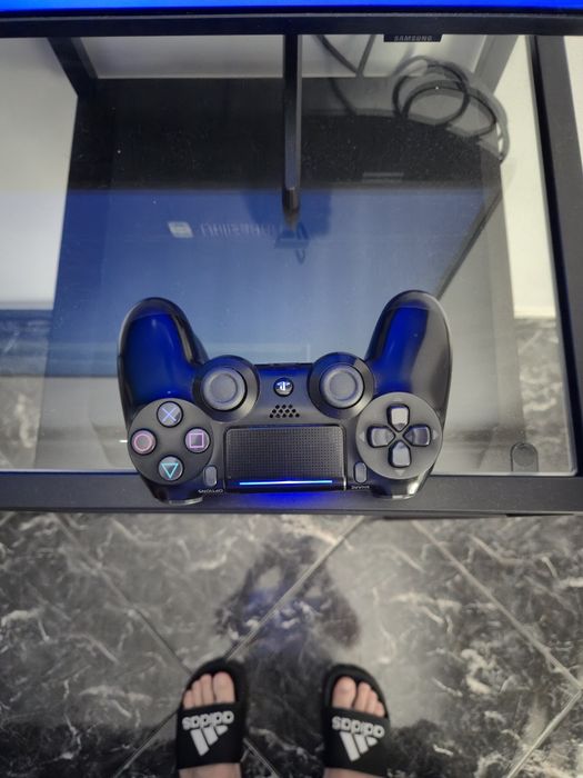 PS4 Slim 500GB + 1 comando excelente estado
