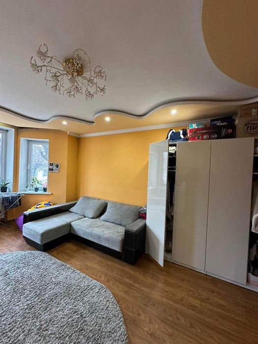 Трикімнатна квартира в районі парку Шевченка