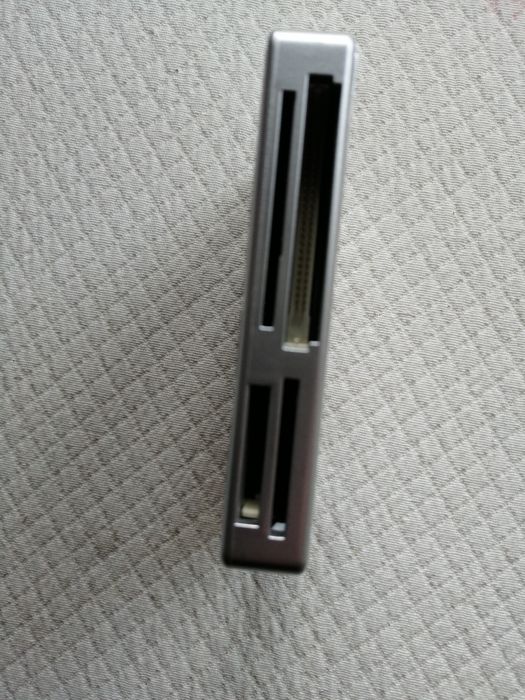 Leitor com ligação USB para vários cartões427553508976896004