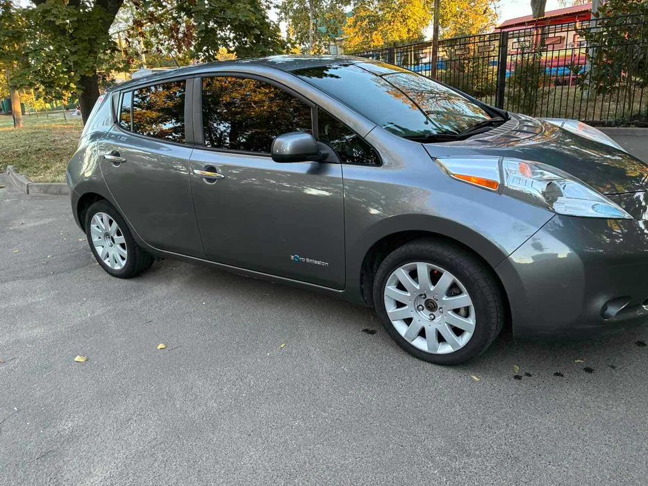 Nissan Leaf 2015 продам