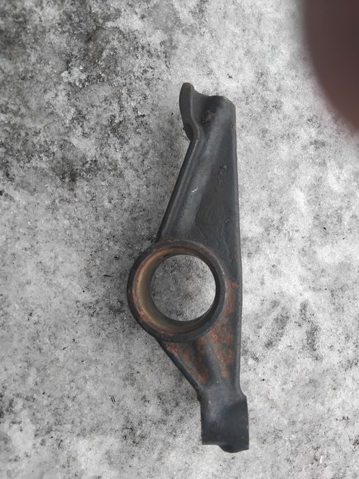 Коромисло клапанів