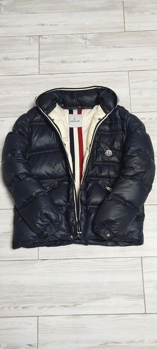 Фирменная Moncler оригинал
