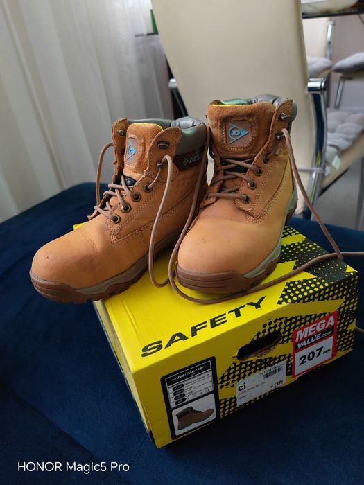 Buty zimowe metalowe noski