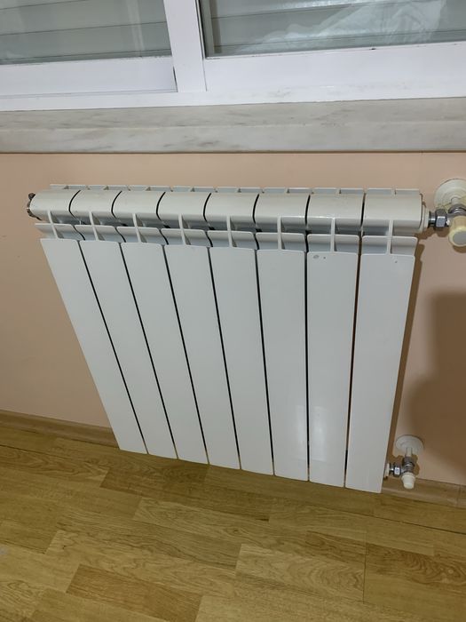 Aquecimento central 6 radiadores a água.
