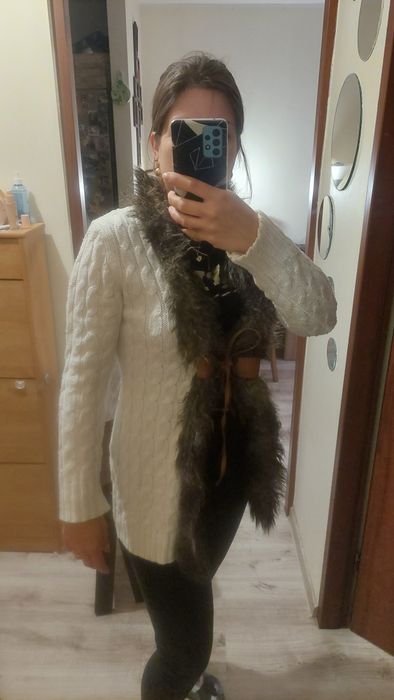 Sweter, rozmiar M, stan bardzo dobry.