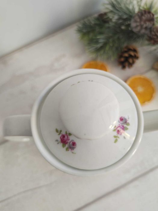 Czajnik, dzbanek, imbryk porcelanowy na kawę lub herbatę
