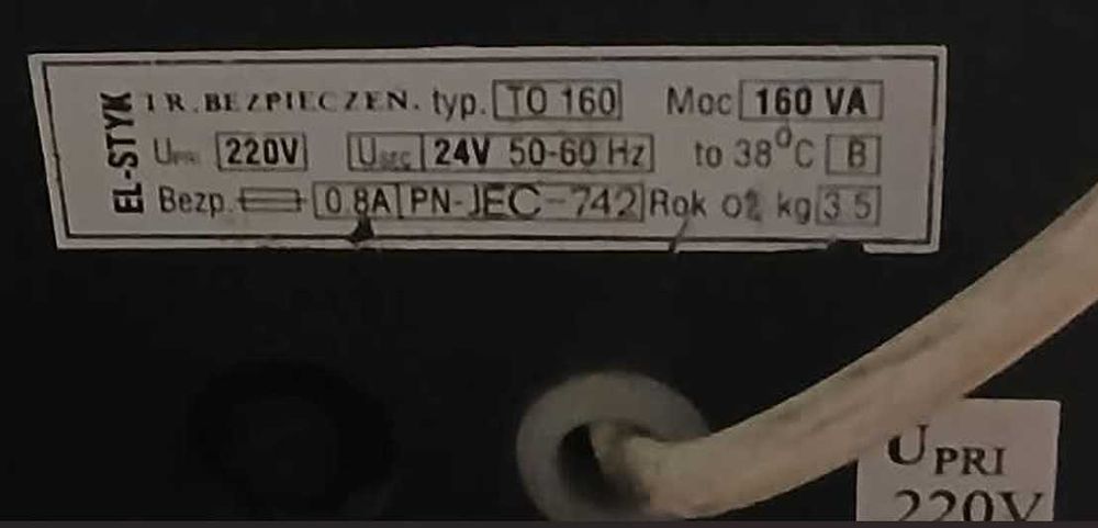 Transformator elektryczny sporej mocy. Trafo bezpieczeństwa.