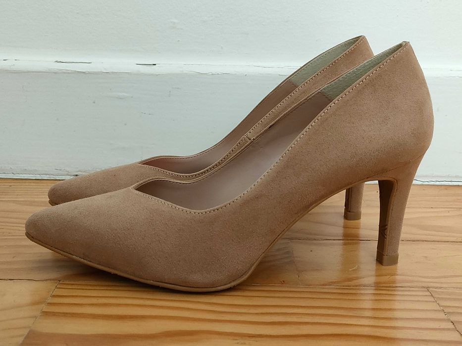 Sapatos de senhora novos - tam 37