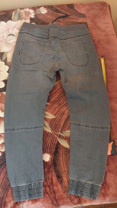 Spodnie joggery jeansowe cropp