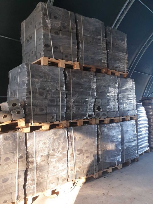 Brykiet torfowy na palecie