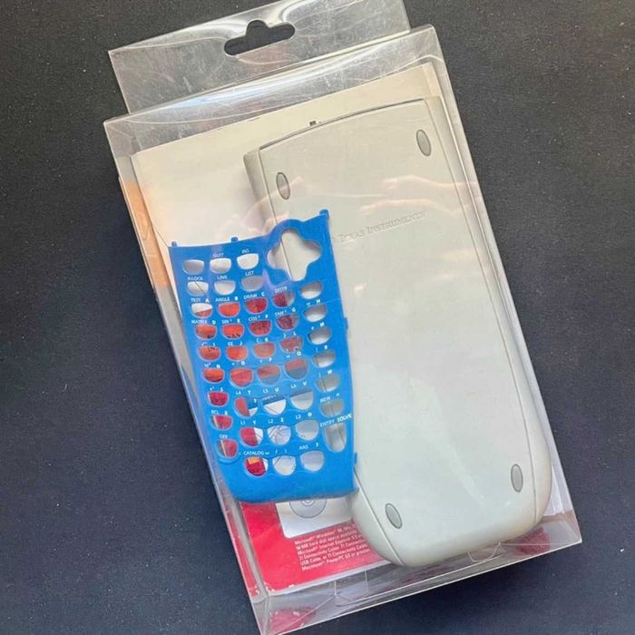 Calculadora Gráfica Texas Instruments TI-84 Plus Silver Edition + Acessórios