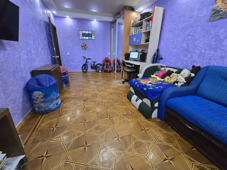 Продаж 2-х кім.квартири біля ТРК Украина