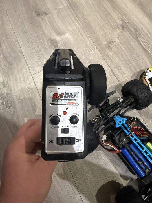 Продам мощную безщёточную RC-машинку 16102 Pro со скоростью 70+ км/ч.