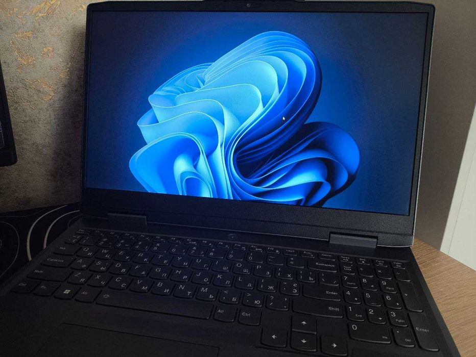 Lenovo LOQ 15 с RTX 4050