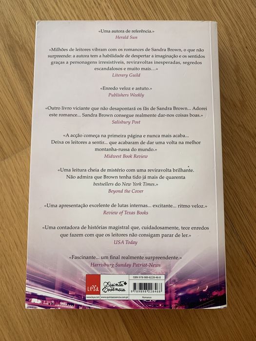 Livro “Vidas Trocadas” de Sandra Brown