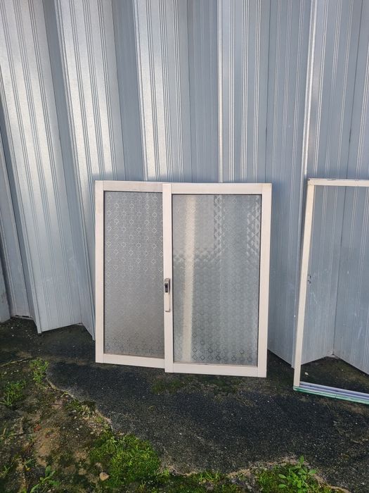 Janela de alumínio cinza