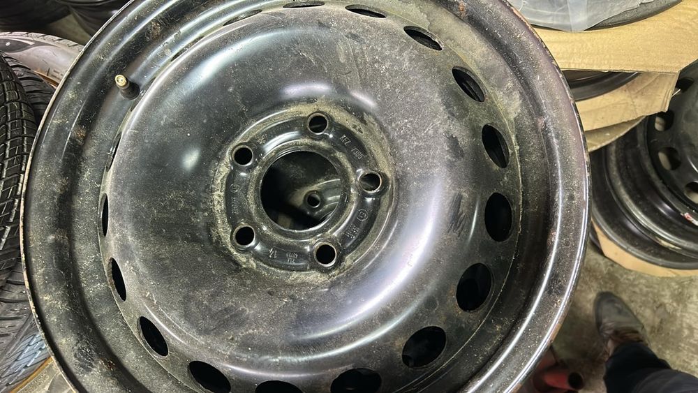 Диски до авто різних діаметром