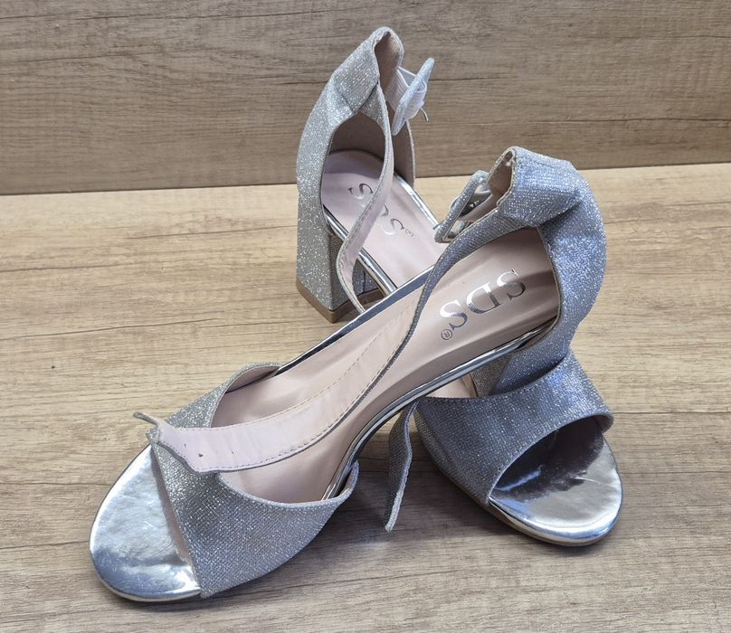 Srebrne damskie buty
