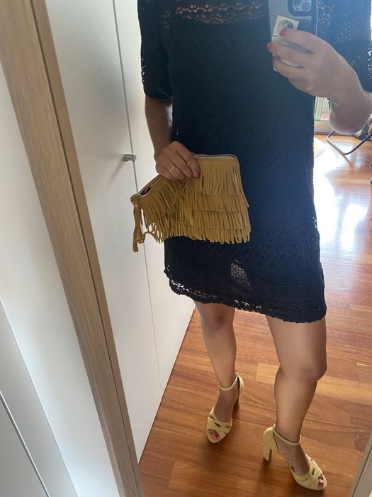 Vestido preto rendado e com forro