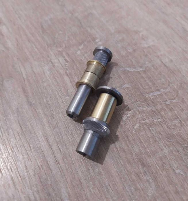 Втулки та шток петлі Renault Peugeot Fiat Dacia Ford  вісь петля рено