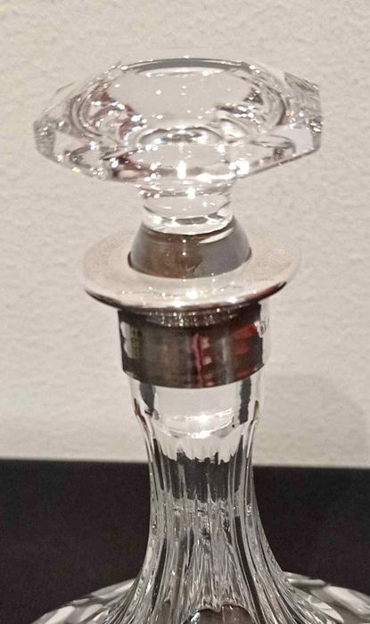 Garrafa ÚNICA de cristal maciço (HAND CUT) JOLUX c/ Gargalo em prata maciça contrastada Cabeça de Águia 835