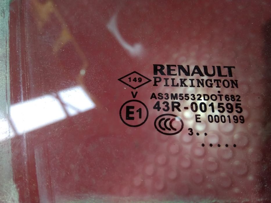 Vidro Porta Trás Direito 823003033R - RENAULT CAPTUR I
