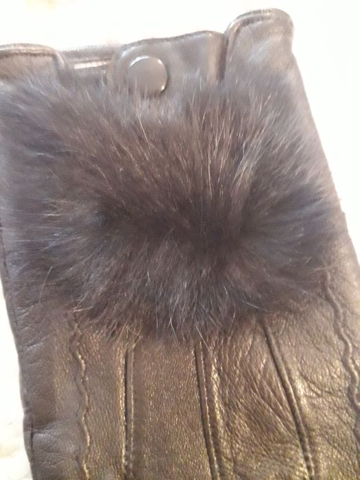 Luvas em pele genuina pretas e forradas para senhora  tamanho L