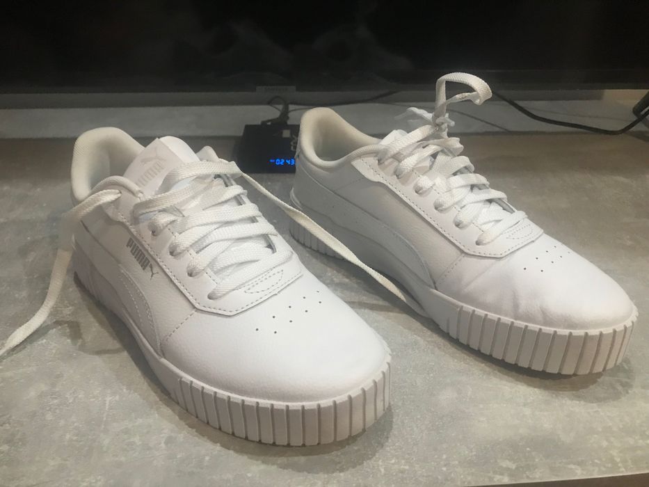 Оригінальні кросівки Puma carina 20