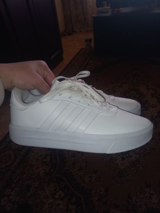 Нові кросівки adidas