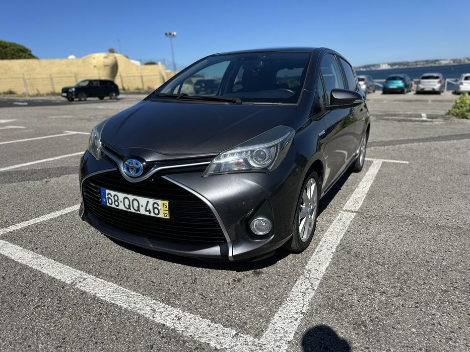 Toyota Yaris Hybrid • Económico
