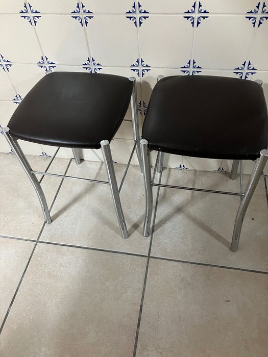 3 bancos metálicos forrados a Napa