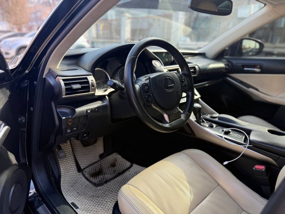 Продам  Lexus is 2014