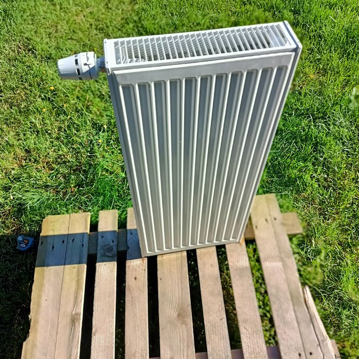 Grzejnik Purmo z termostatem  ( 90x40/ 60x60/  60x50)