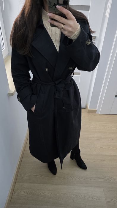Czarny elegancki trencz