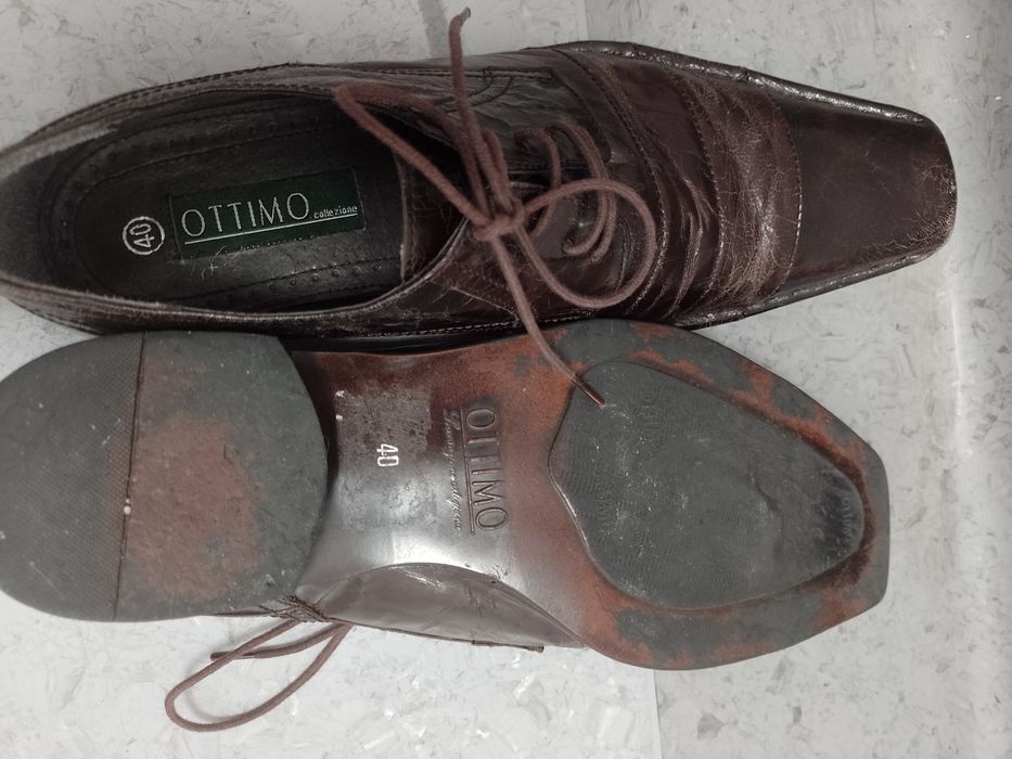 Sprzedam buty męskie rozmiar 40.