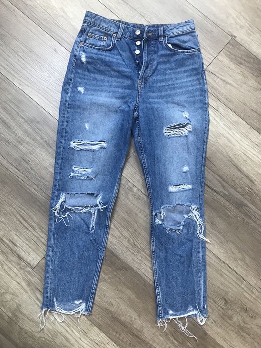 Spodnie jeans z dziurami